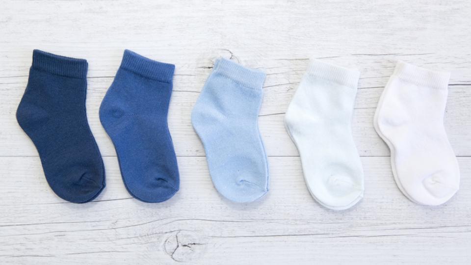Fotolia_118246226_Blue socks